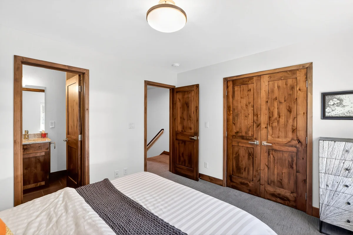 Bedroom 1 image 1