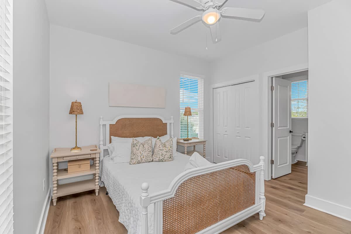 CHATEAU PAPILLION104 #24