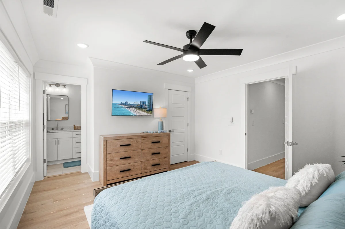 2304 Seaseeker Lane #8