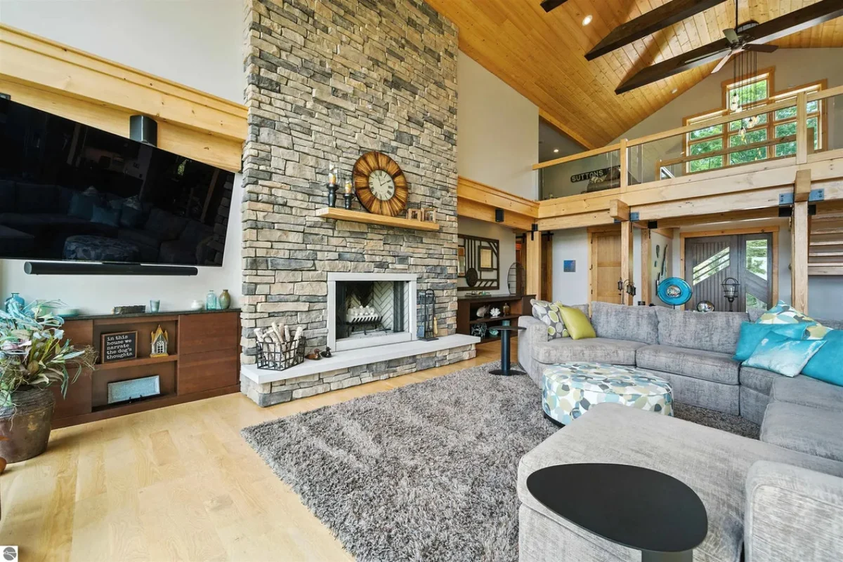 Home in Suttons Bay property photo 2
