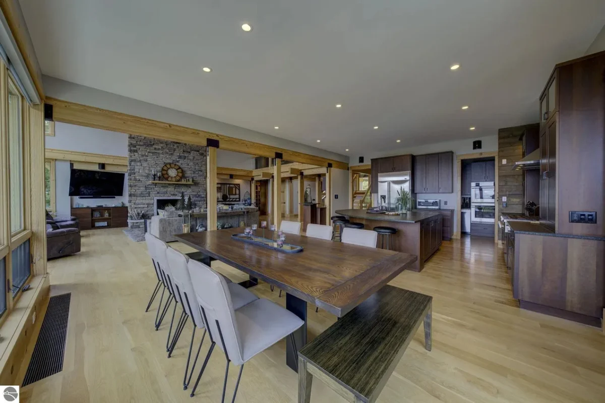 Home in Suttons Bay property photo 3