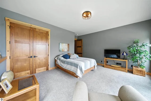 Bedroom 3 image 1