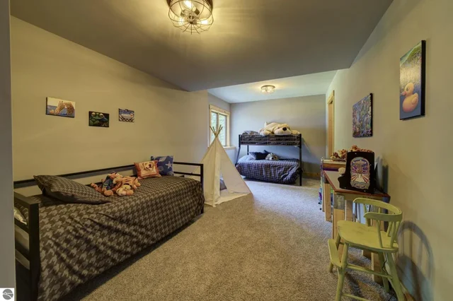 Bedroom 6 image 1