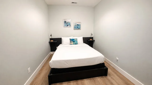 Bedroom 2 image 1