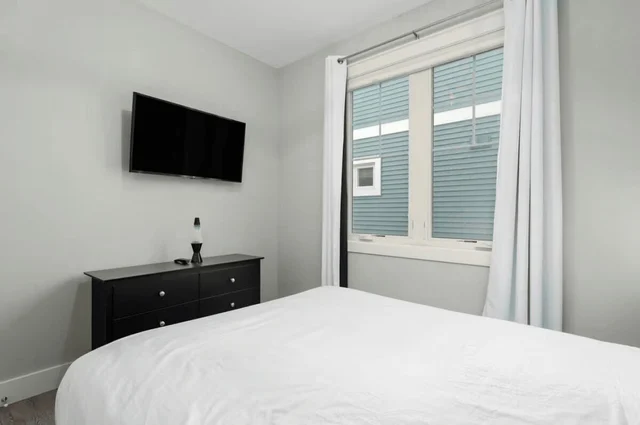 Bedroom 1 image 1