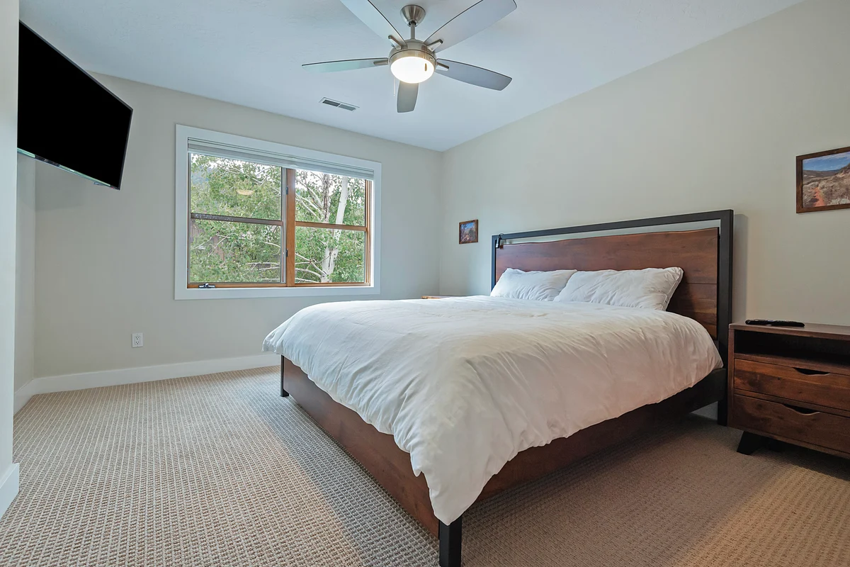 Bedroom 2 image 1
