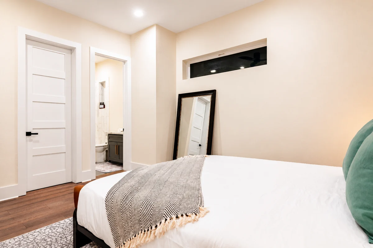 The Onyx: 4BR+Luxe Rooftop · Pet-Friendly · Garage · HTX #101