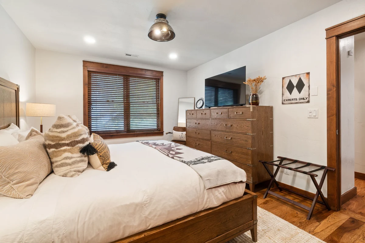 Master Bedroom image 1