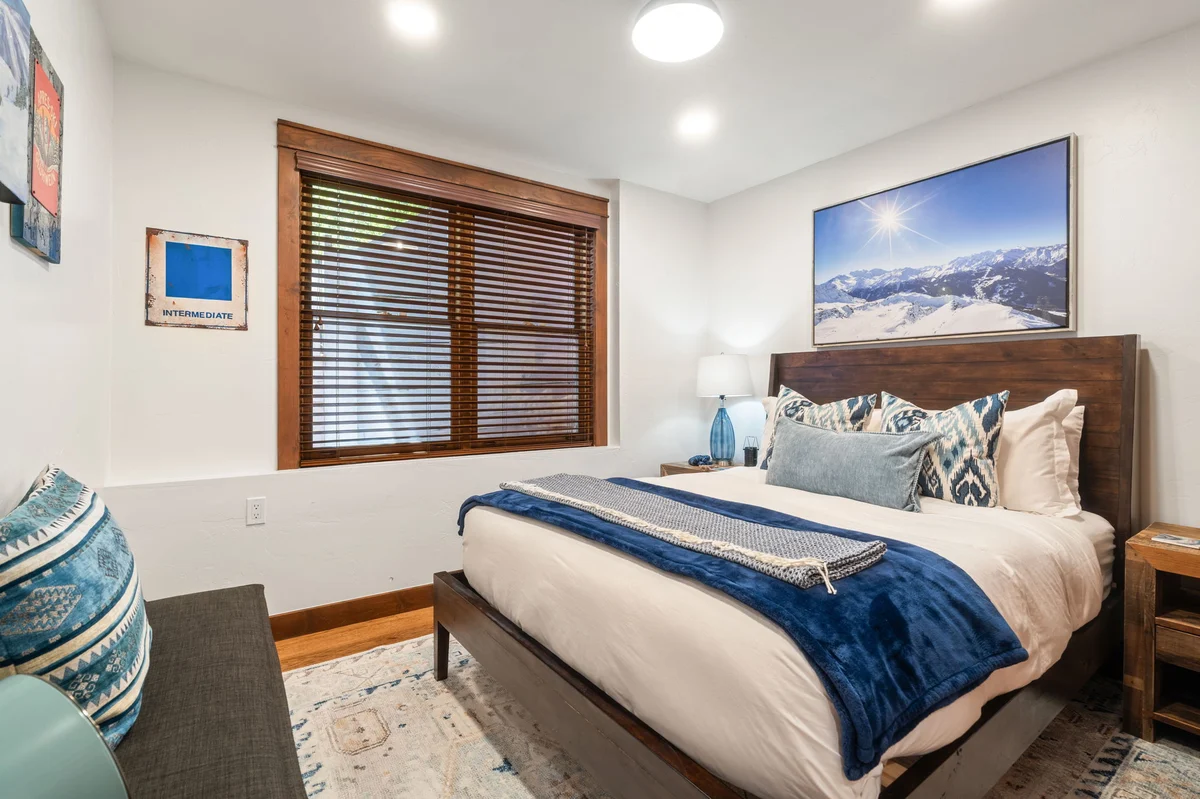 Bedroom 3 - Blue Queen image 1