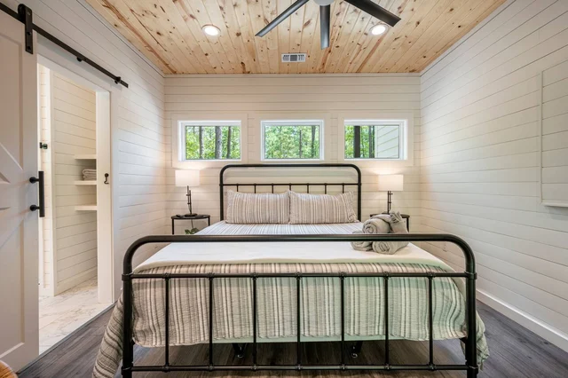 BEDROOM image 1