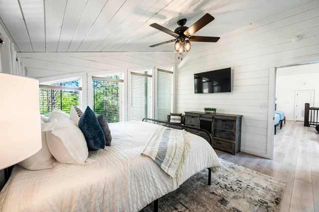 BEDROOM image 1