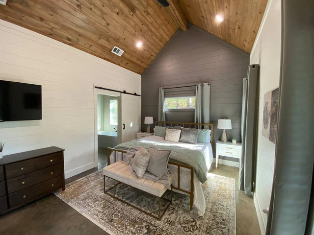 BEDROOM image 1