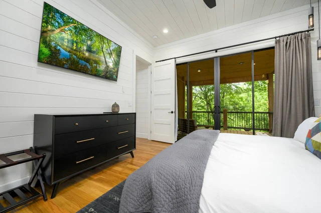BEDROOM image 1