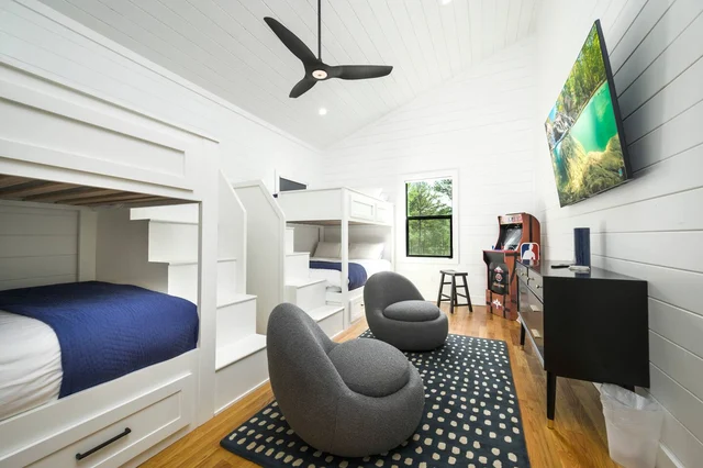 BEDROOM image 1
