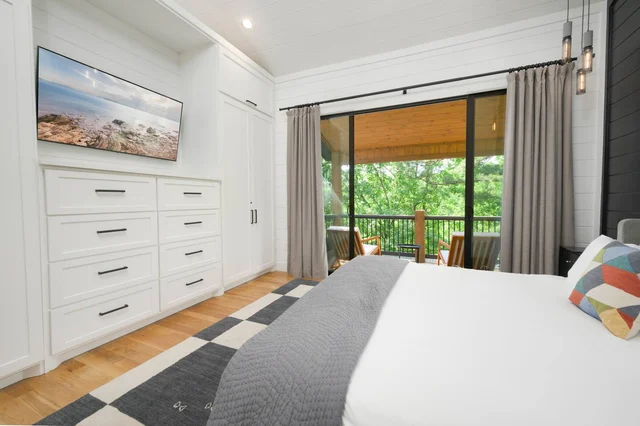 BEDROOM image 1