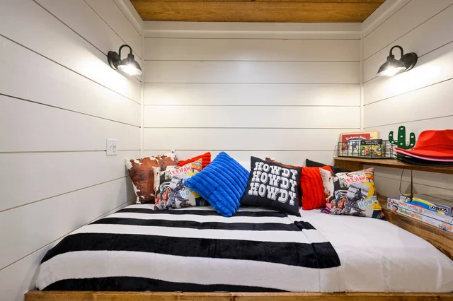 BEDROOM image 1