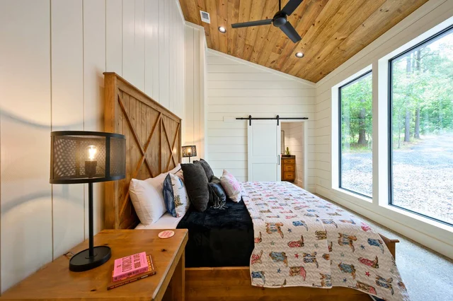 BEDROOM image 1