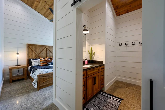 BEDROOM image 1