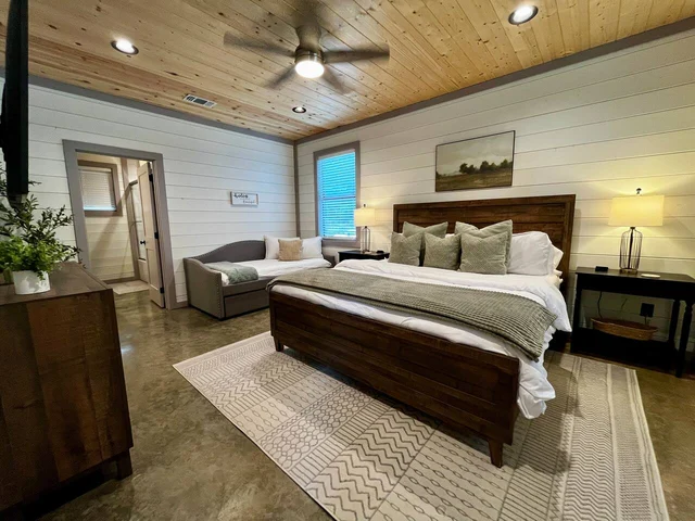 BEDROOM image 1
