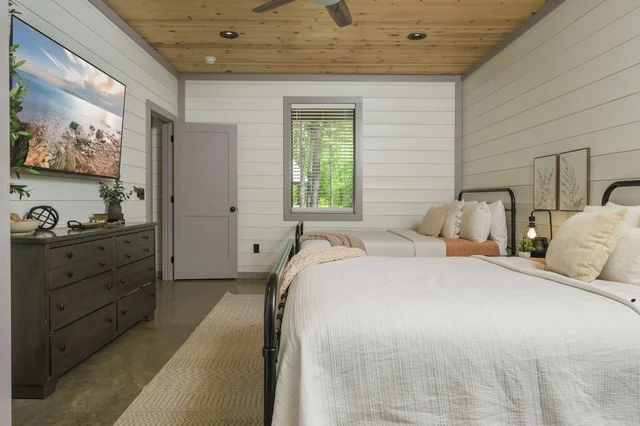 BEDROOM image 1