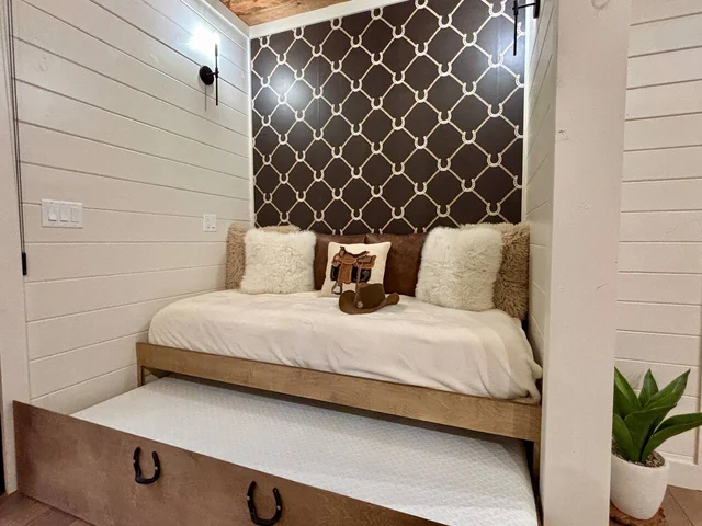 BEDROOM image 1