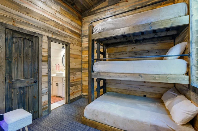 BEDROOM image 1