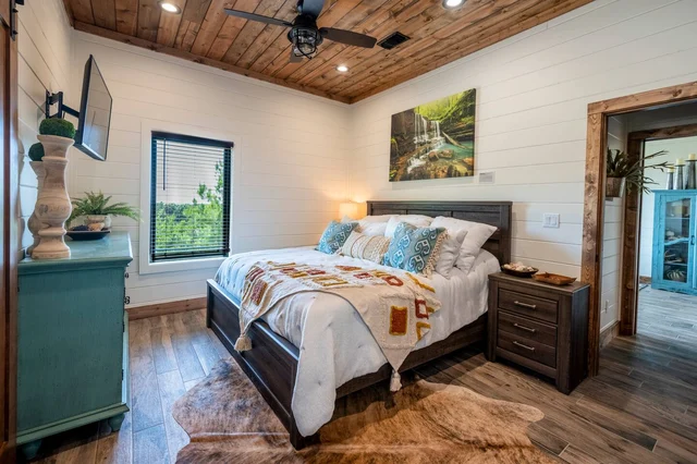 BEDROOM image 1