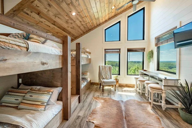 BEDROOM image 1