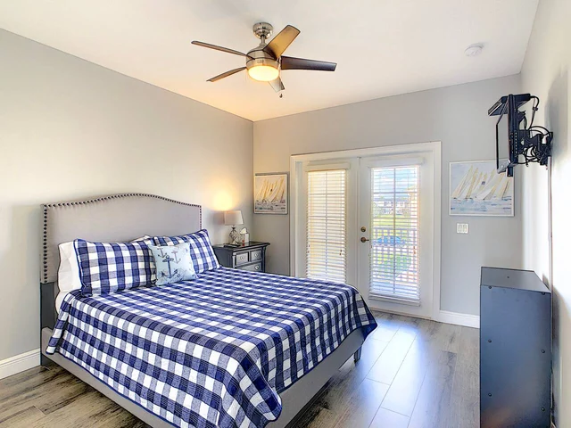 BEDROOM image 1