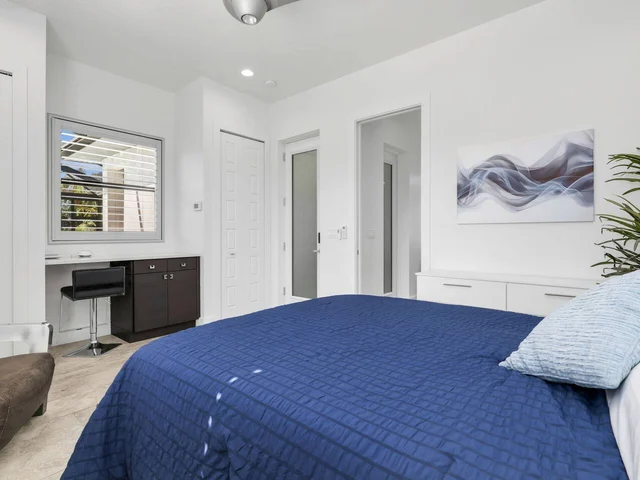 Bedroom 5 image 1
