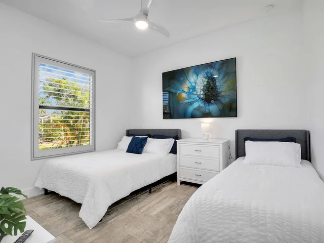 Bedroom 3 image 1