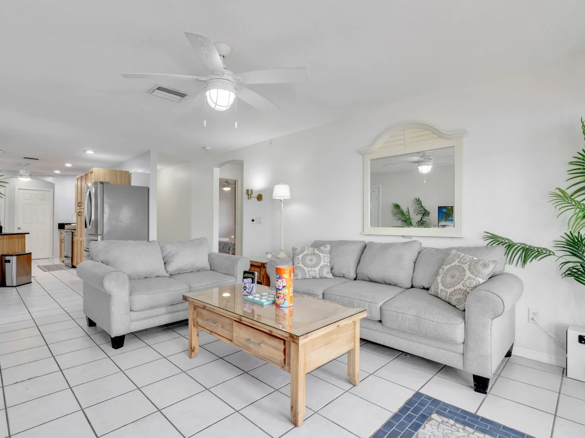 Palm Tree Retreat - Lakefront with Pool & Fire Pit #43