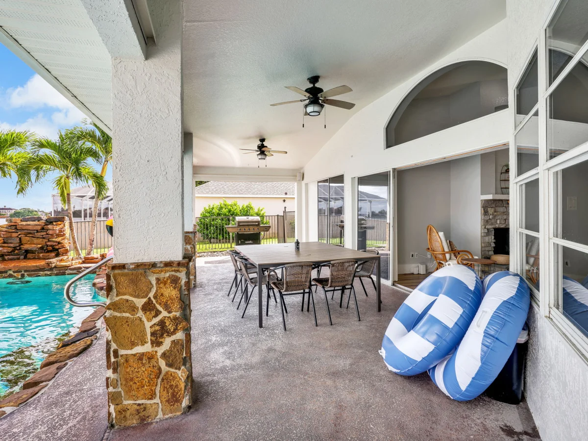 Palm Tree Retreat - Lakefront with Pool & Fire Pit #44