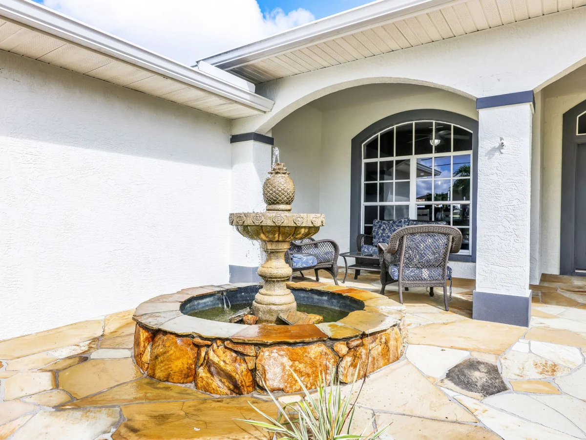 Palm Tree Retreat - Lakefront with Pool & Fire Pit #38