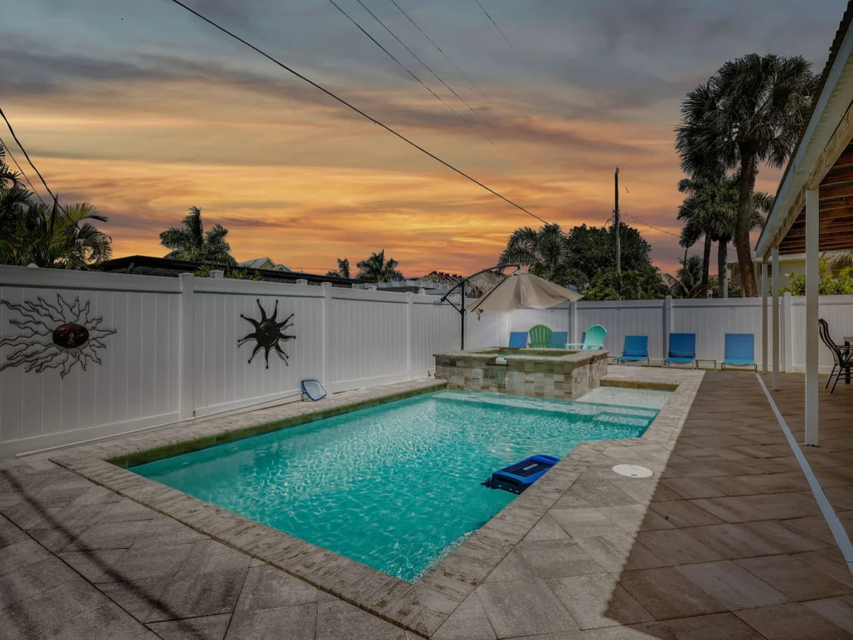 Pearl Beach House - Walk to FMB, Pool & Hot Tub! #24