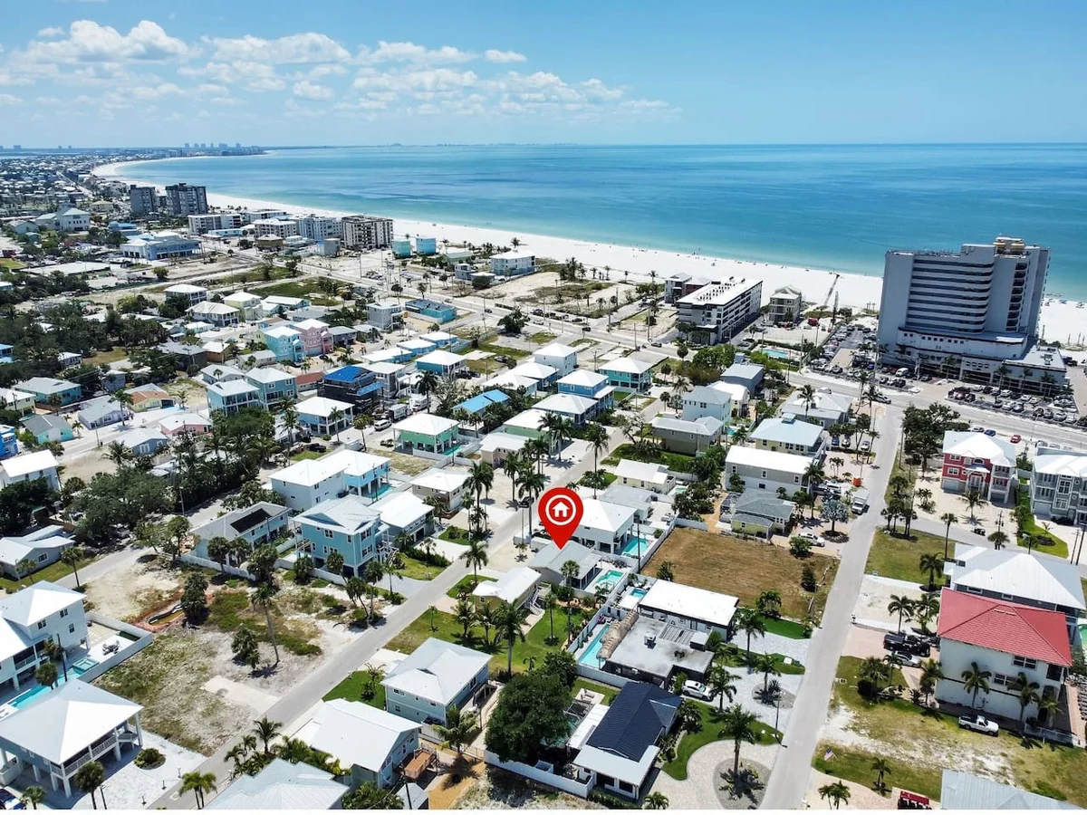 Pearl Beach House - Walk to FMB, Pool & Hot Tub! #4