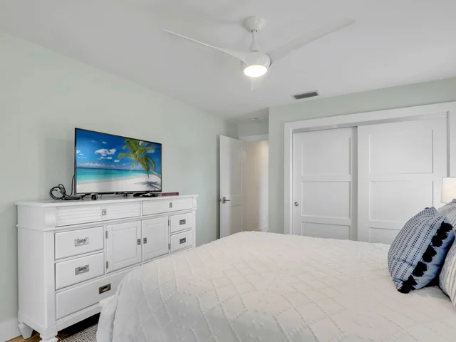 Bedroom 2 image 1