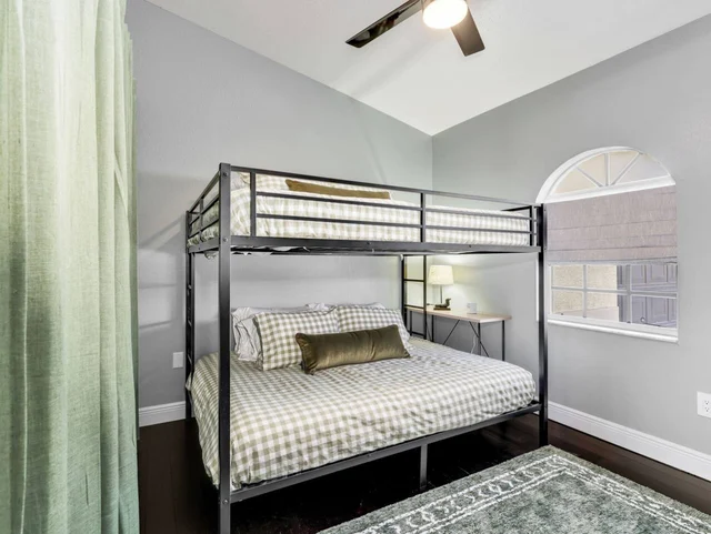 Bedroom 1 image 1