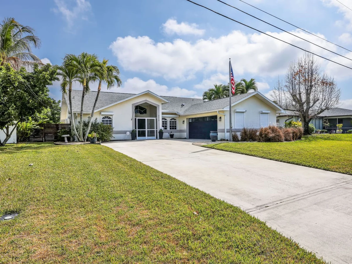 Tropical Haven- Heated Pool, Fire Pit, Fenced Yard #9