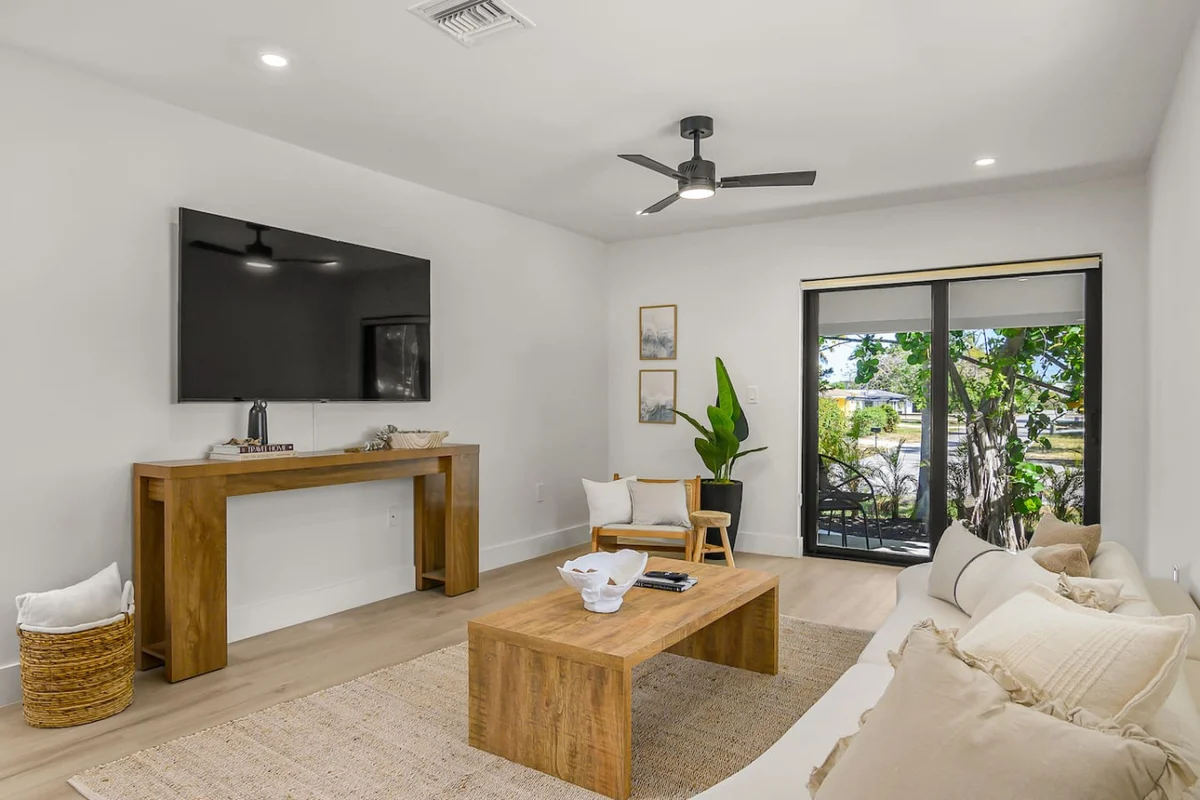 Villa Driftwood by Downtown & Beach #5
