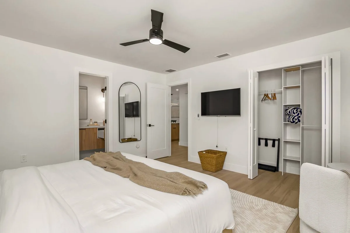 Villa Driftwood by Downtown & Beach #3