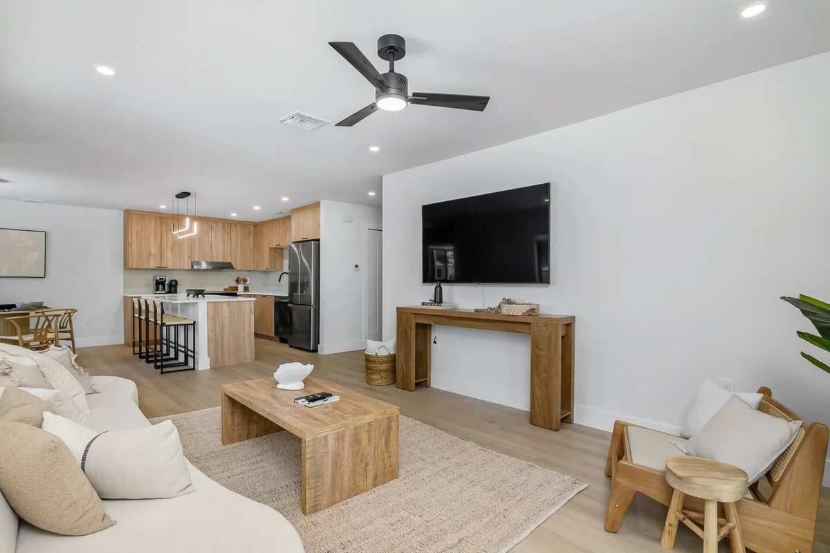 Villa Driftwood by Downtown & Beach #20