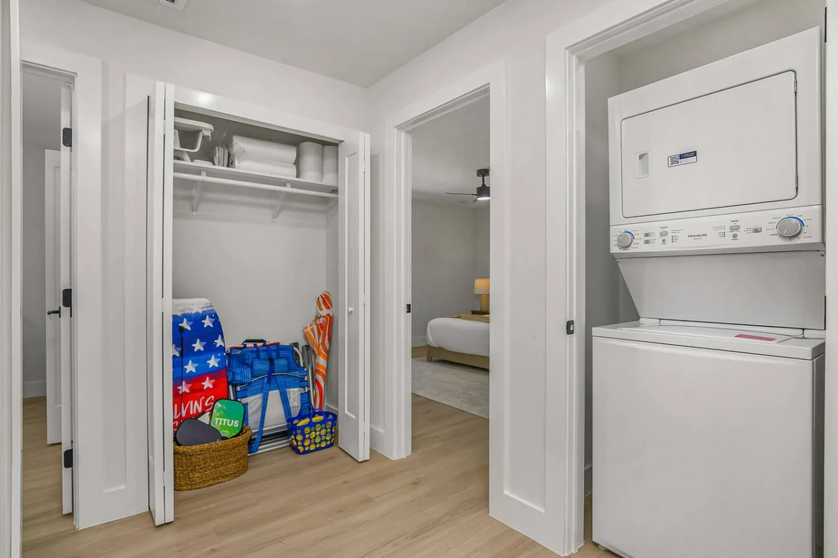 Villa Driftwood by Downtown & Beach #14