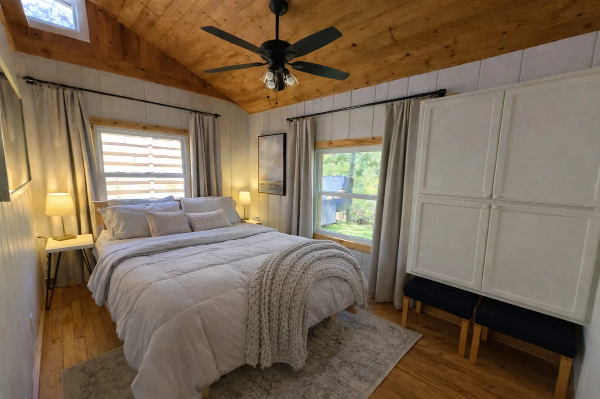 Exclusive 2 Chalet Stay|HotTub|Fireplace|Beachside #11