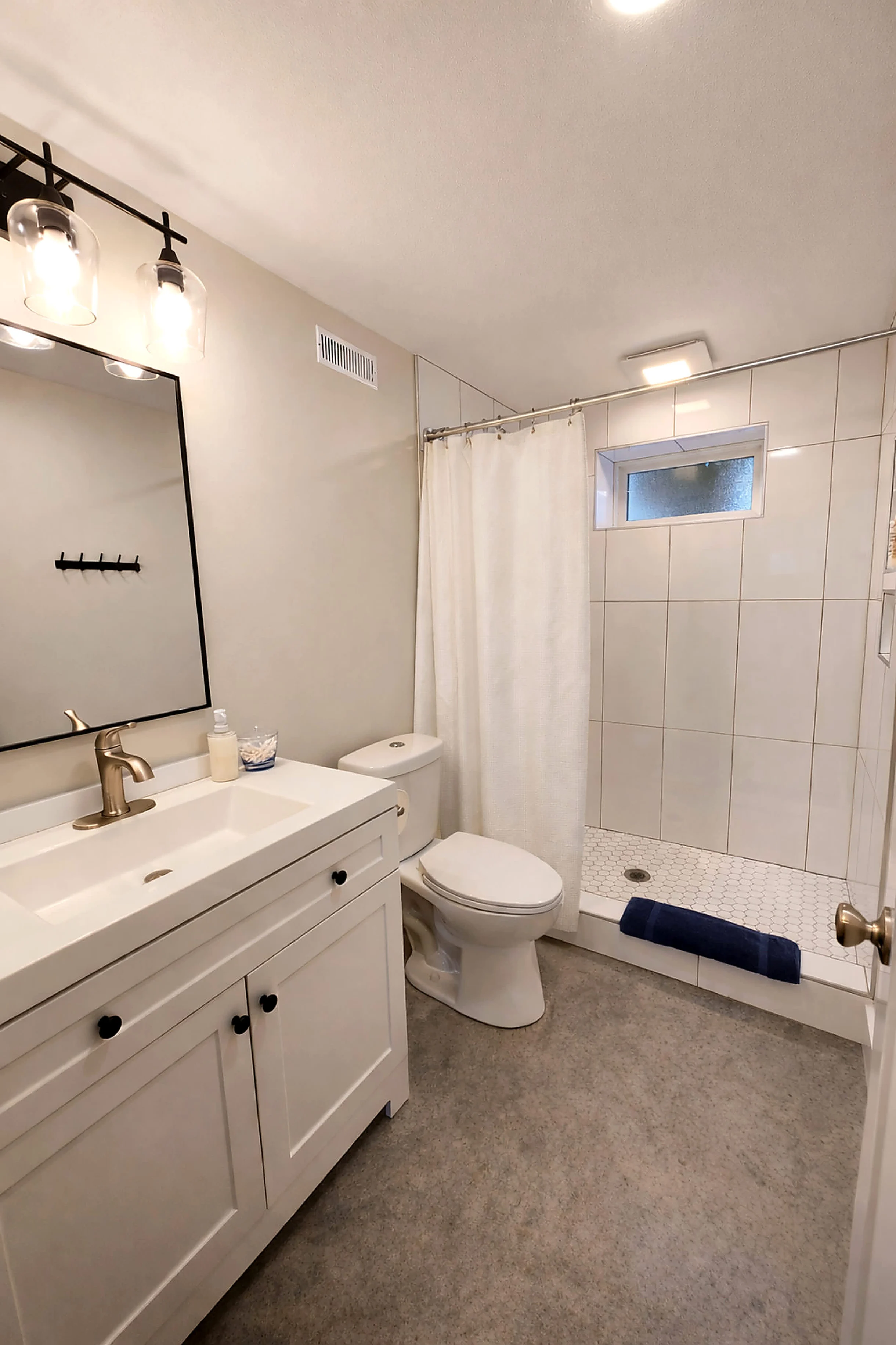 Exclusive 2 Chalet Stay|HotTub|Fireplace|Beachside #12