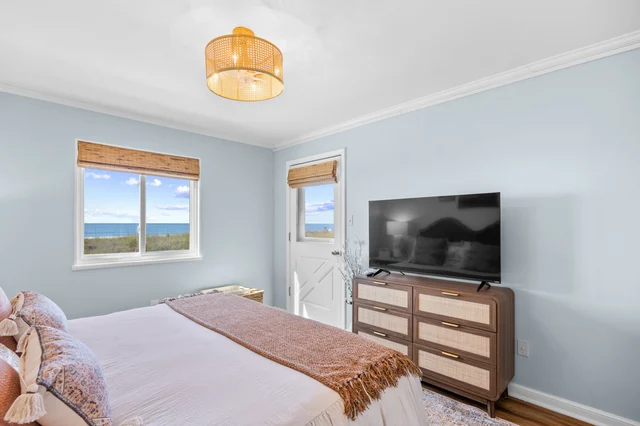 Bedroom 1 image 1