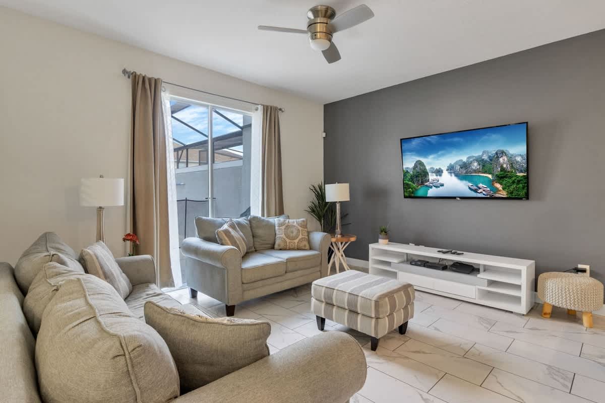 Home in Kissimmee property photo 2