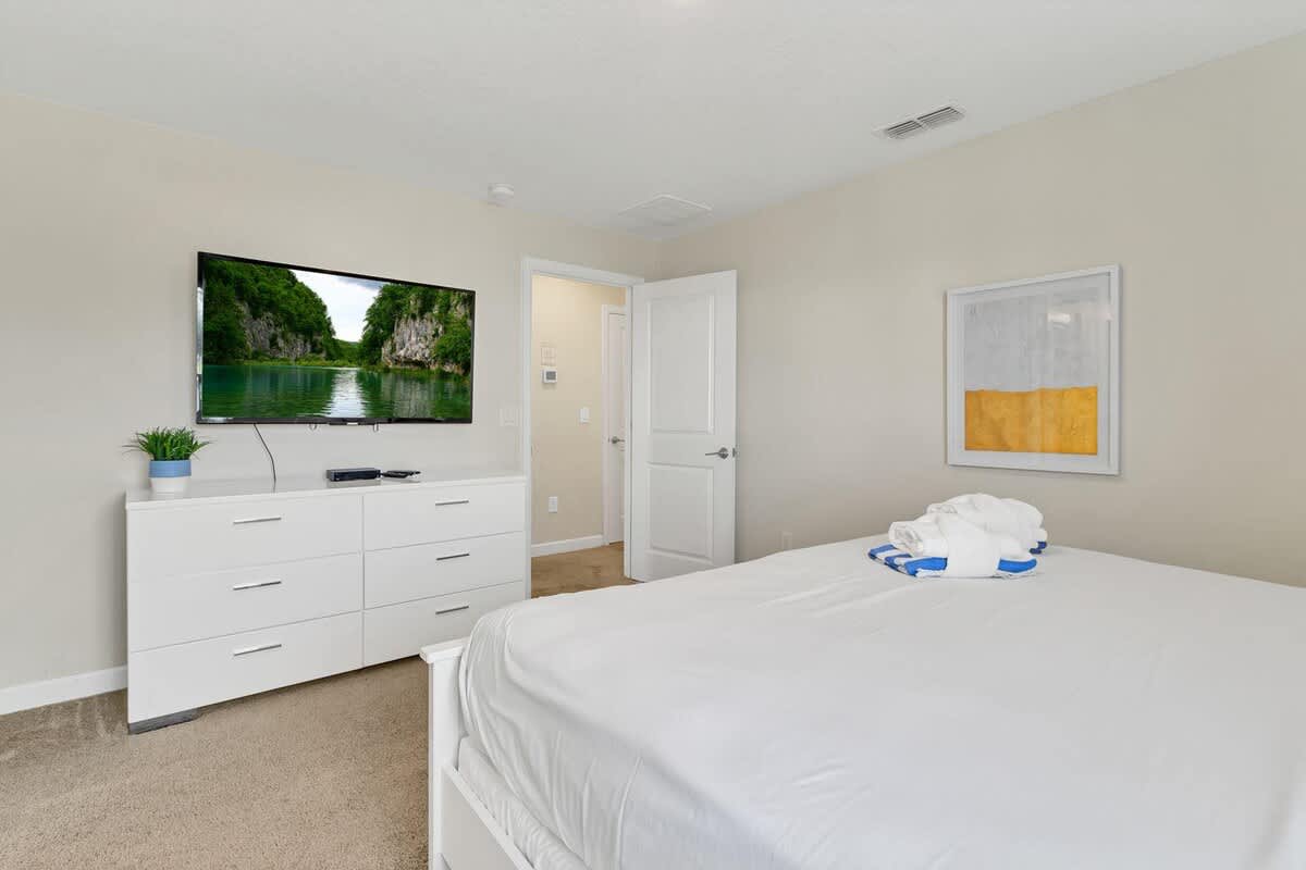 Bedroom 1 image 1