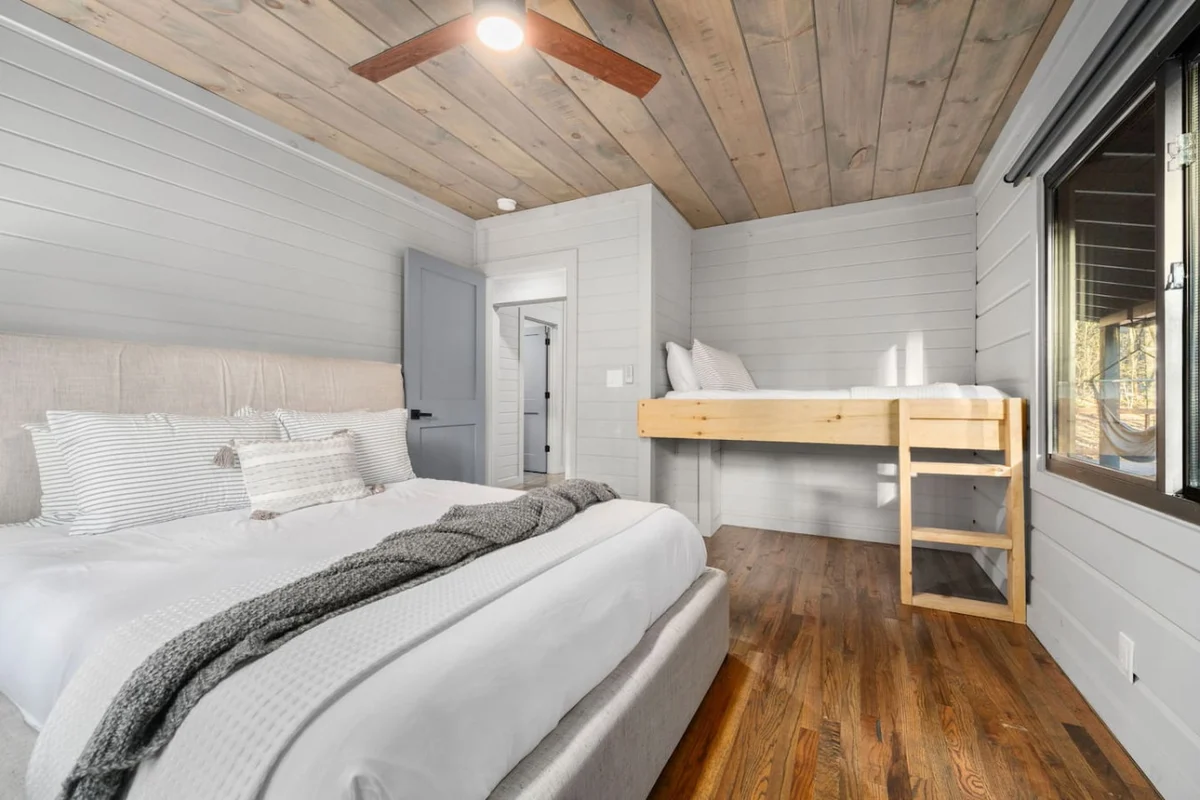 Bedroom 1 image 1