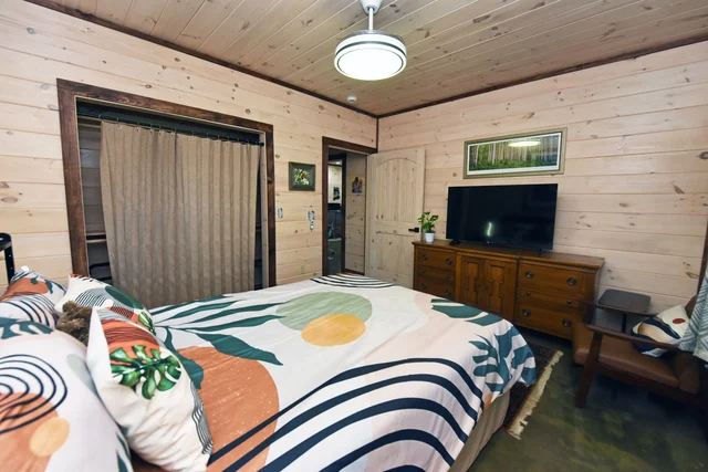 Bedroom 3 image 1